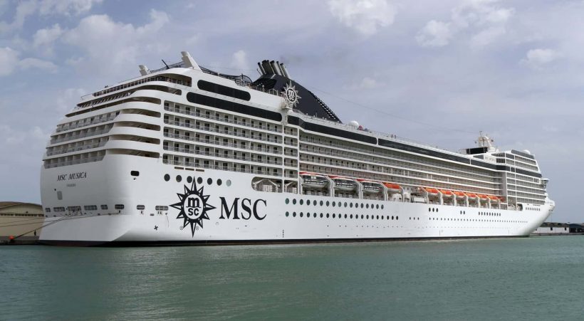 MSC Música — MSC Música atracado