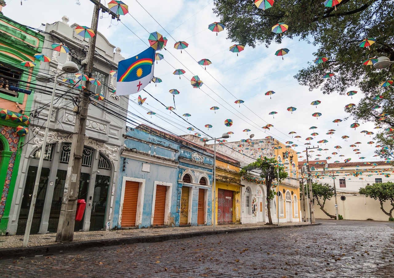 Recife antigo com canal e construções coloniais