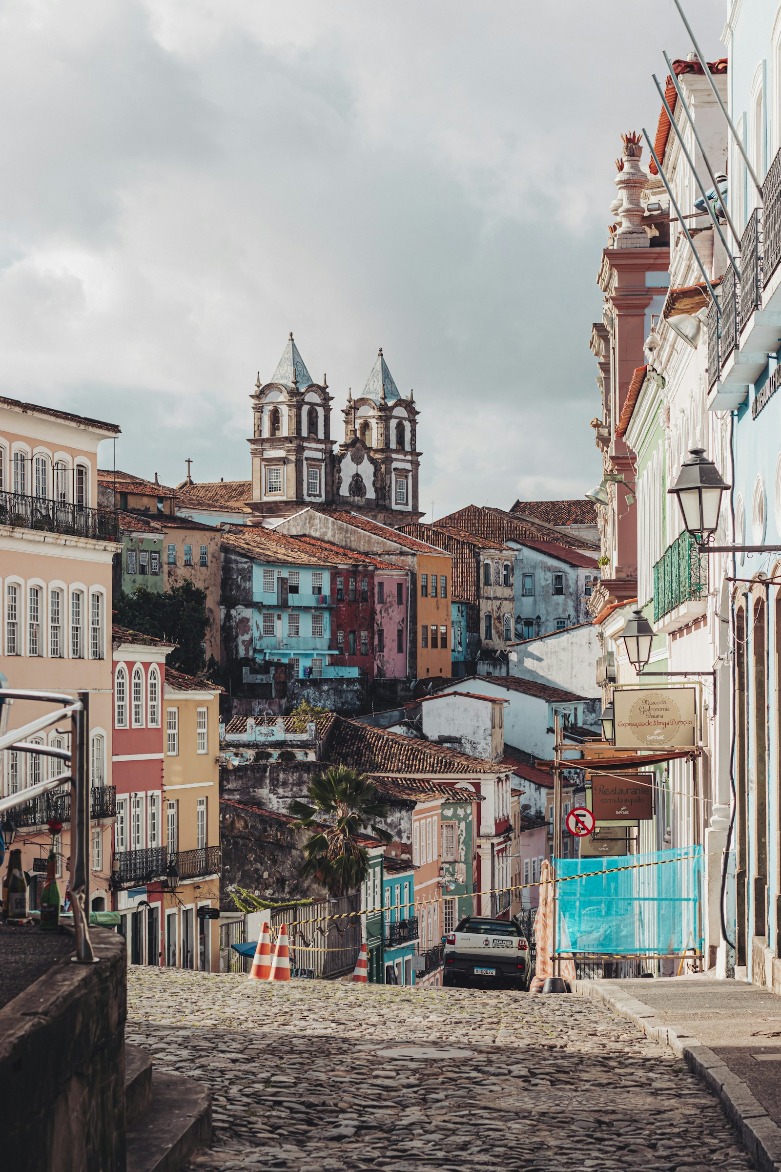 Casarios coloniais + Igreja de São Francisco